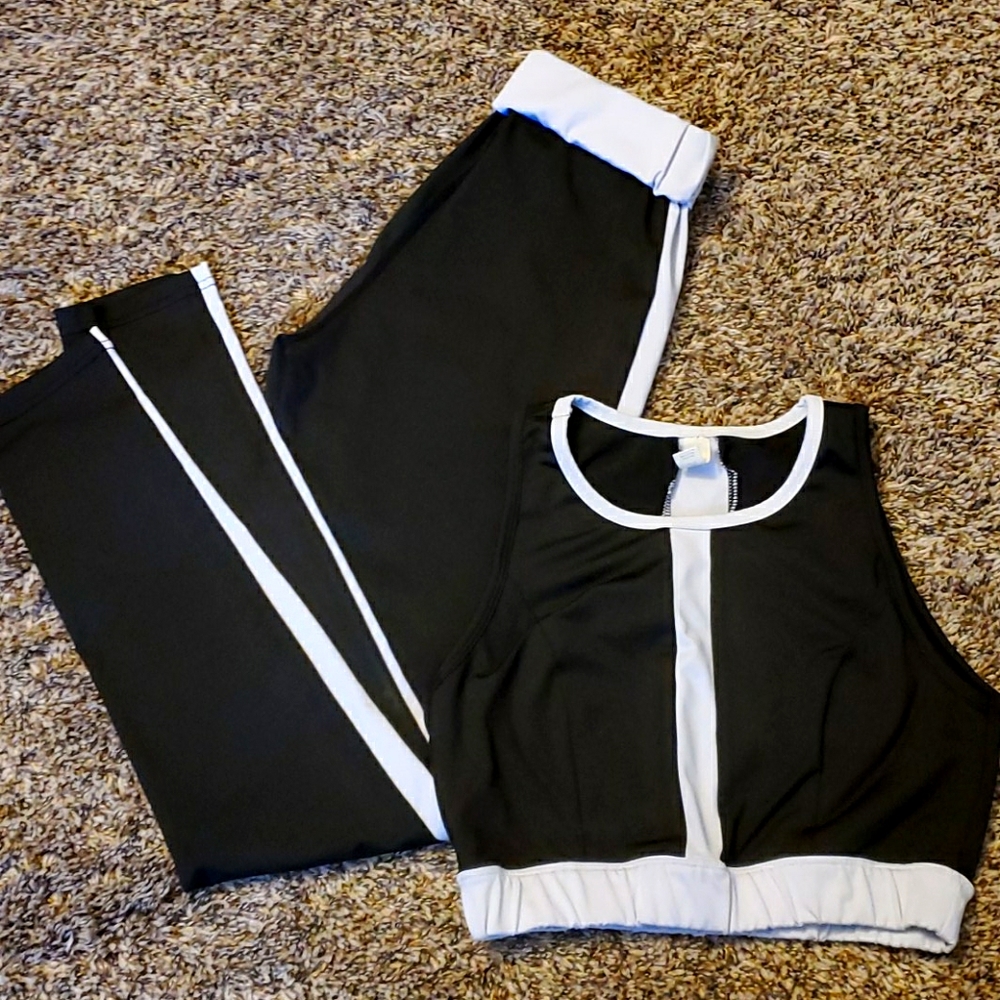 🌻 2/$20 Black & White leggings & Sports Bra